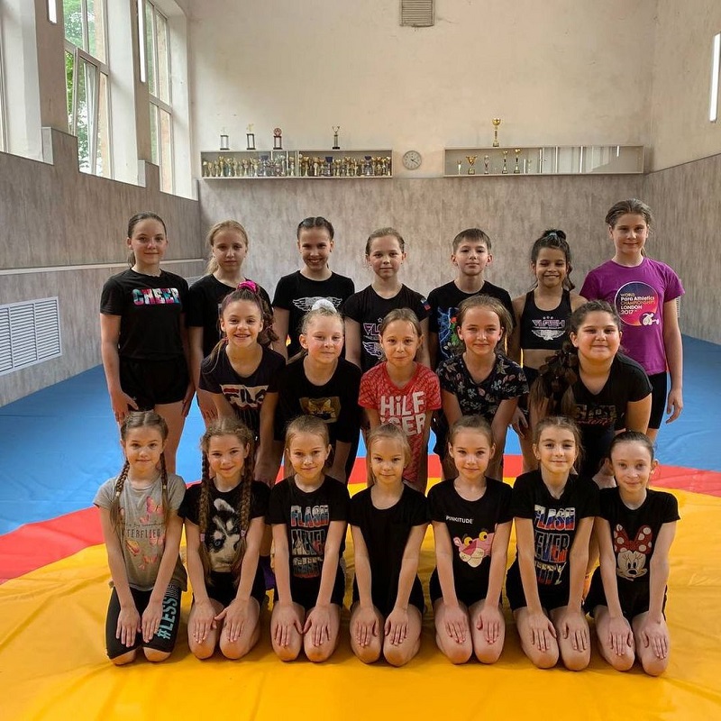 Уже совсем скоро детская команда Флеш примет участие во Всероссийских соревнованиях по Чир спорту г.Самара.Пожелаем им удачи и отличной программы ️